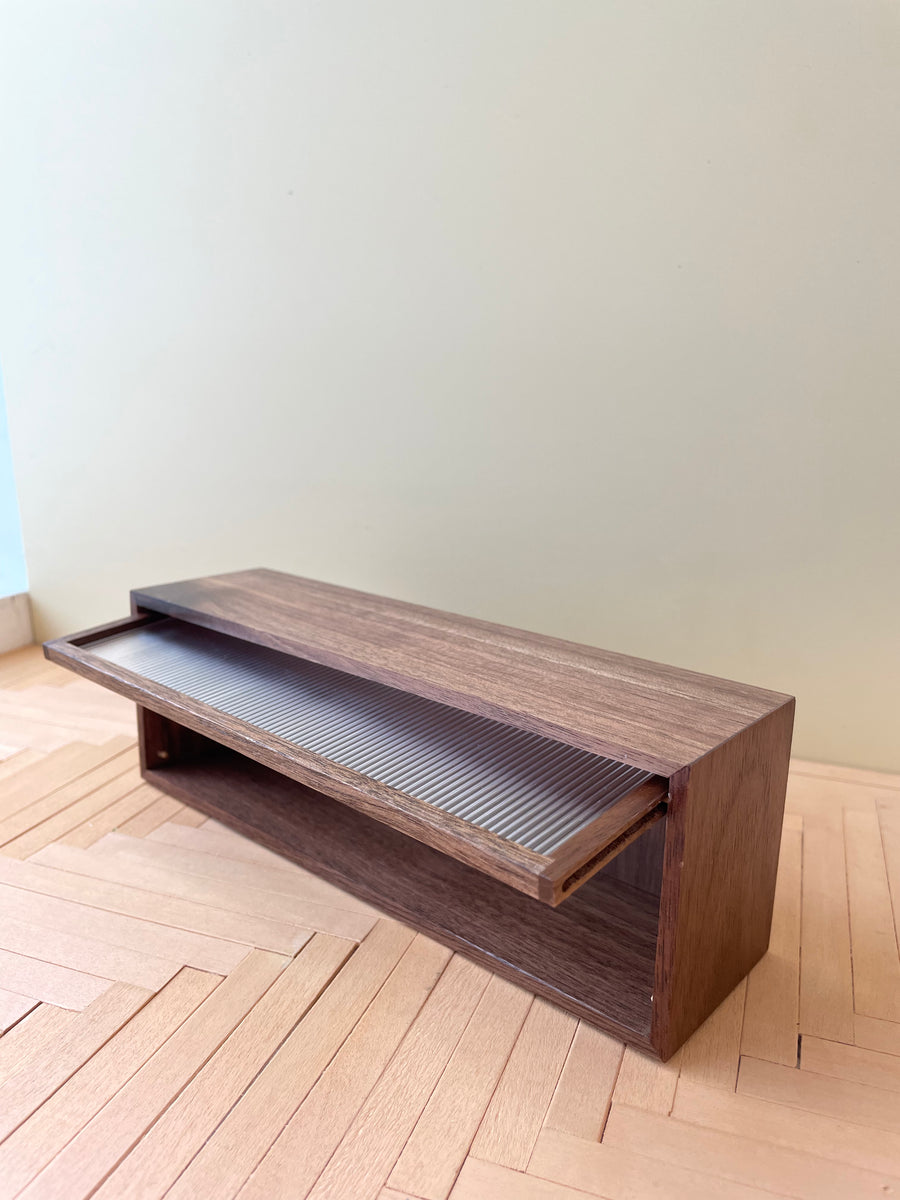 [HF005b1] Miniature Cabinet - deep color