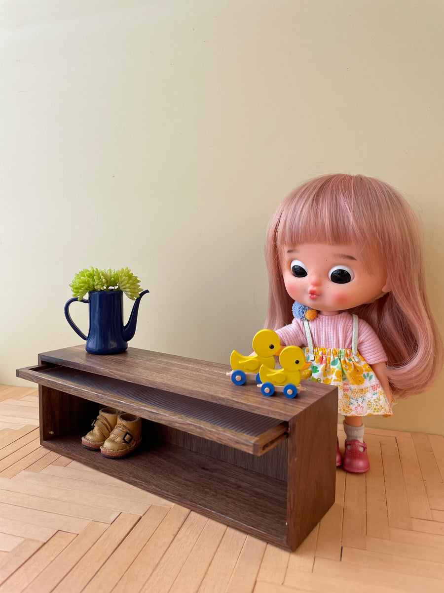 [HF005b1] Miniature Cabinet - deep color